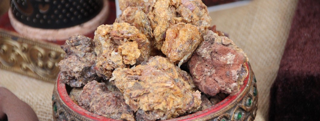 INGREDIENTE RENARTHRO: TĂMÂIA ȘI SMIRNA INGREDIENTE RENARTHRO: TĂMÂIA ȘI SMIRNA